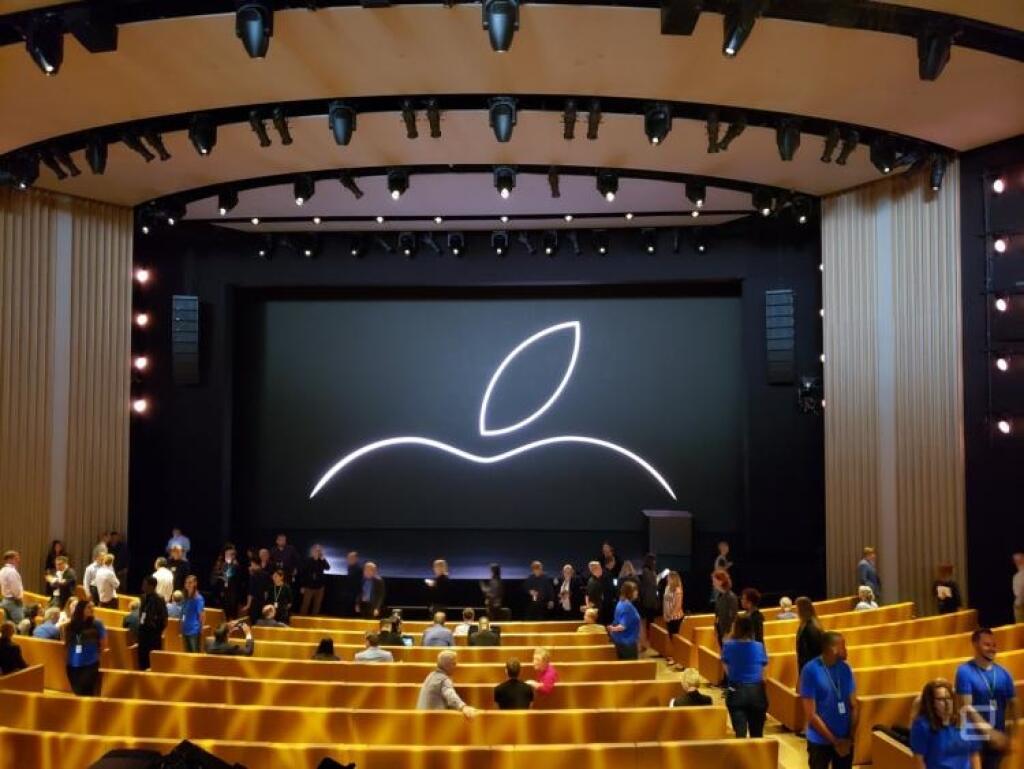 Apple predstavil novú generáciu iPhonov: XS, XS Max a základný model XR