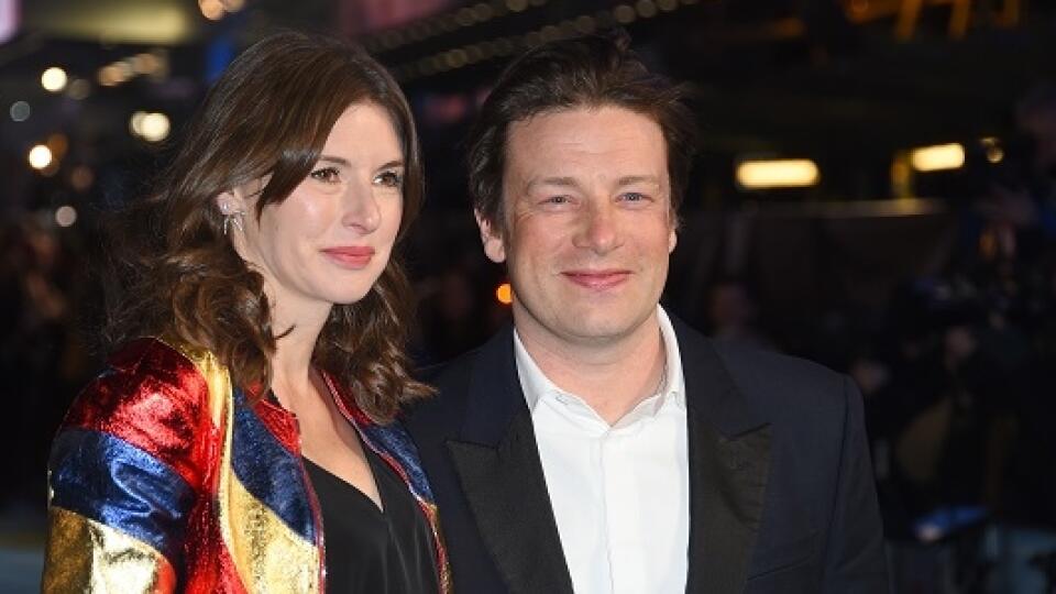 Britský televízny kuchár Jamie Oliver a jeho manželka Jools.