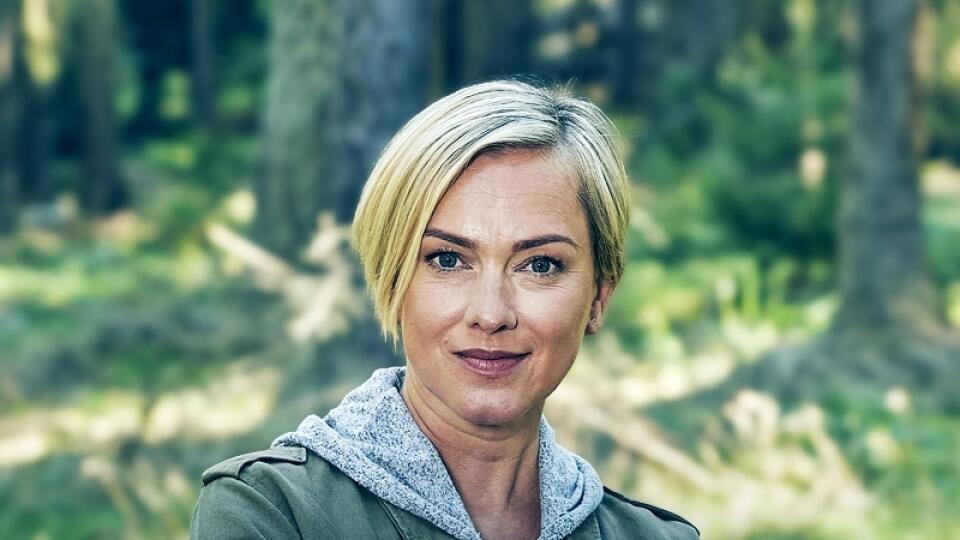 Monika Hilmerová hviezdila v českom kriminálnom seriáli Odznak Vysočina. Hrala šéfku malého policajného tímu.