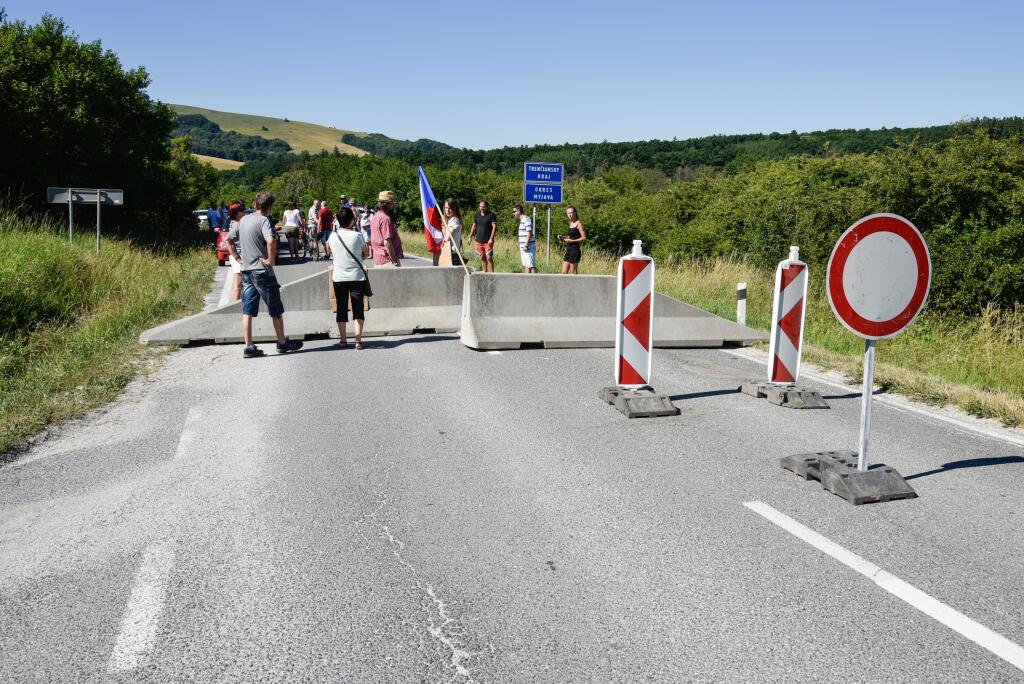 Na snímke uzavretý hraničný priechod Vrbovce – Velká nad Veličkou vo Vrbovciach 6. júla 2021. FOTO TASR - Róbert Fritz