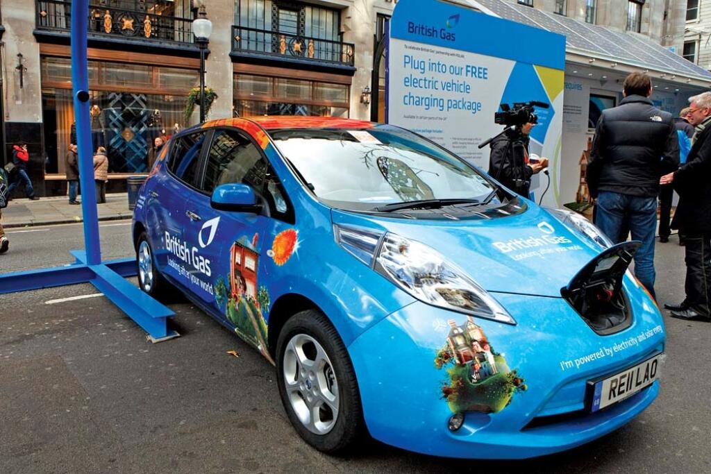 A Nissan Leaf Electric car in Regent Street London ahead of the RAC Future car challenge 2012, Image: 159452177, License: Rights-managed, Restrictions: , Model Release: no, Credit line: Profimedia, Alamy