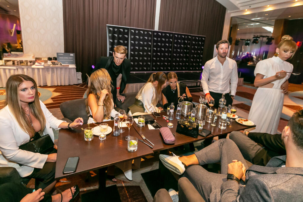 Na snímke je Eva Rezešová Džodlová, Natália Selveková, Barbora Franeková a Dominika Cibulková na afterpárty po galavečere Miss v hoteli Hilton.