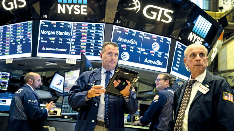 NEW YORK, NY - JULY 18: Traders and financial professionals work on the floor of the New York Stock Exchange (NYSE) ahead of the closing bell, July 18, 2017 in New York City. While the Nasdaq and S&P 500 hit record highs on Tuesday, the Dow Jones Industrial Average was down over 50 points. (Photo by Drew Angerer/Getty Images)