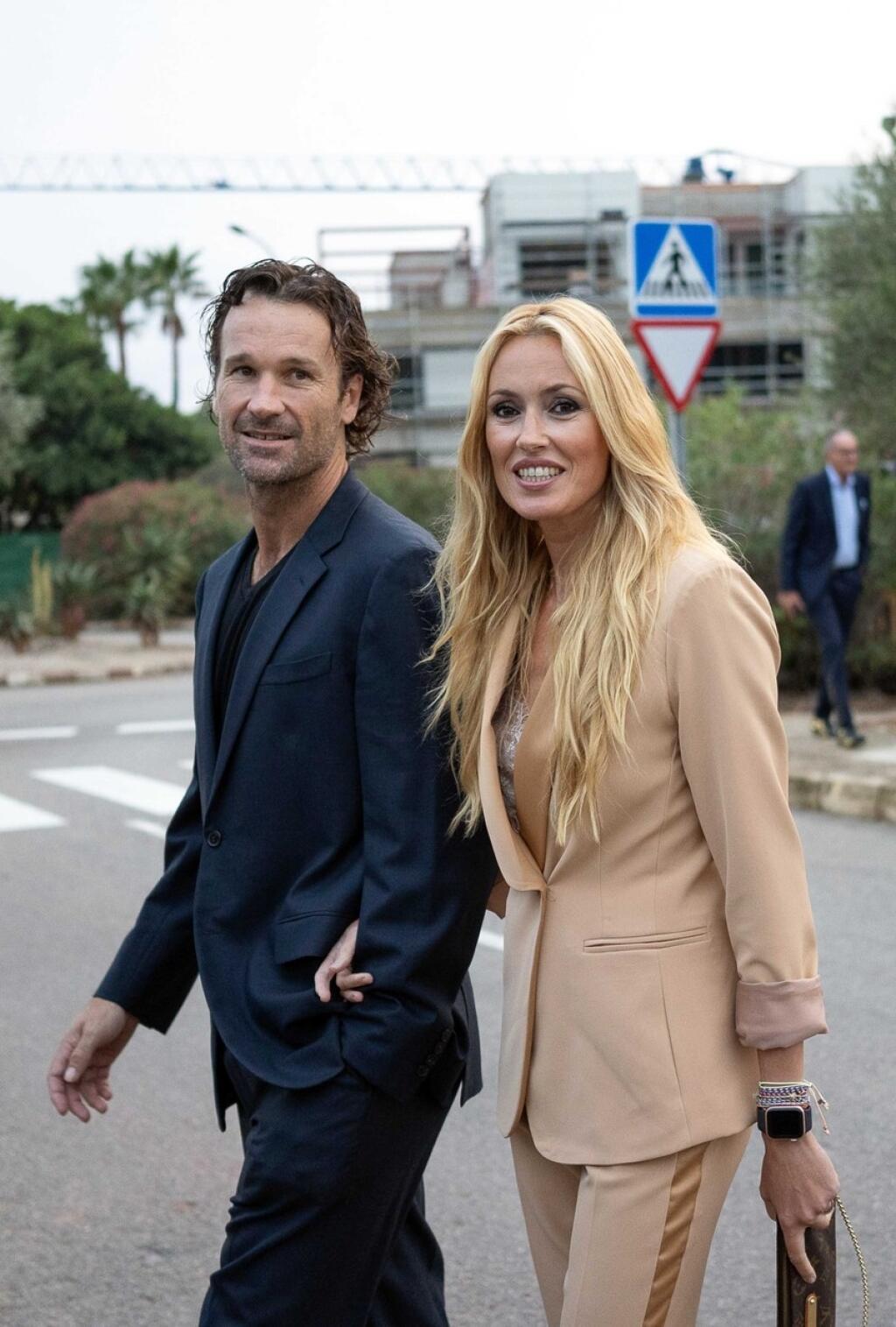 Tenisová legenda Carlos Moya s manželkou.