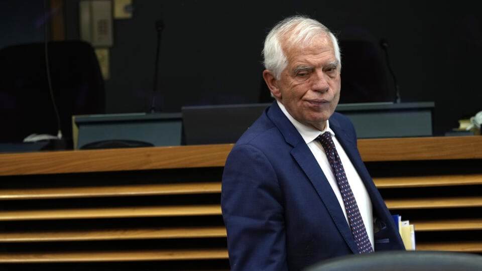 PK 6 Brusel - Na snímke vysoký predstaviteľ EÚ pre zahraničné veci a bezpečnostnú politiku Josep Borrell prichádza na zasadnutie kolégia komisárov EÚ v centrále únie v Bruseli v stredu 28. septembra 2022. Borrell v stredu uviedol, že EÚ sa domnieva, že úniky plynu z dvoch plynovodov smerujúcich po dne Baltského mora z Ruska do Nemecka sú aktom sabotáže a varuje pred odvetou za akýkoľvek útok na európske energetické siete. FOTO TASR/AP
European Union foreign policy chief Josep Borrell arrives f