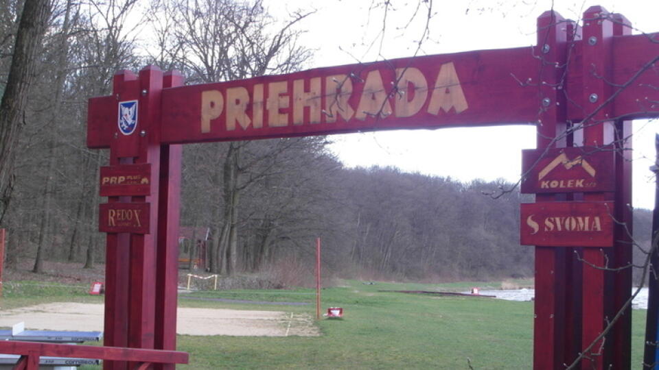 Areál priehrady, v ktorom sa chlapci rozhodli zastrieľať si zo vzduchovky.