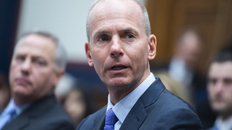 Dennis Muilenburg, výkonný riaditeľ spoločnosti Boeing, v januári definitívne po sérii škandálov končí.