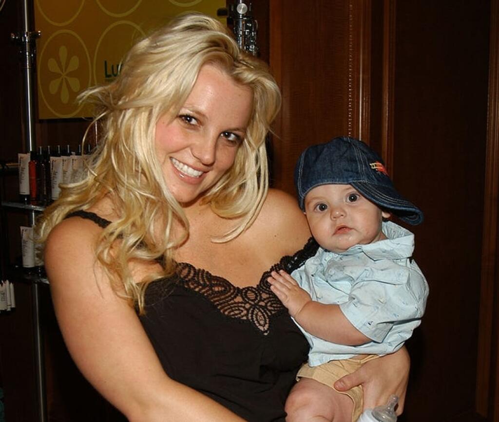 Britney Spears vraj bola z ponuky sklamaná, ale prijala. Za synove fotografie dostala