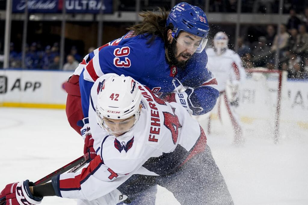 Mladý obranca Martin Fehérváry taktiež nemá dĺžne nad písmenkami v priezvisku na svojom drese Washingtonu Capitals.
