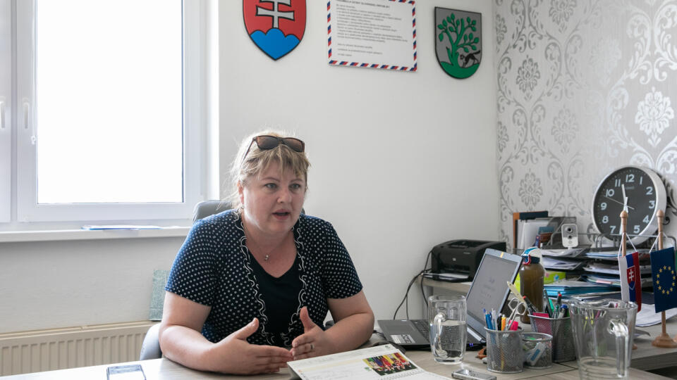 Reportáž z Kunerád kde bol vypálený Kuneradský zámok. Na fotke: Monika Kavecká