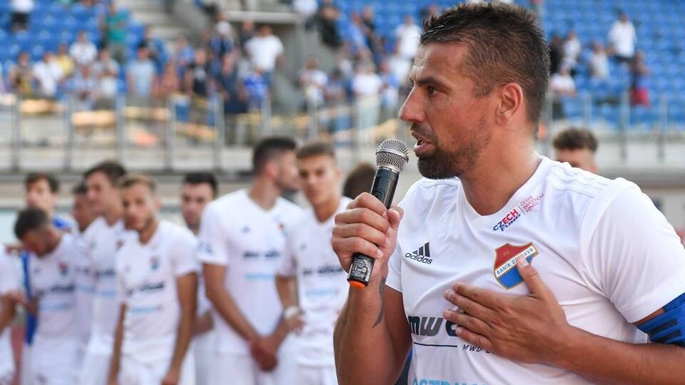 Legendárny český futbalista Milan Baroš sa v drese Baníku Ostrava definitívne zavesil kopačky na klinec.