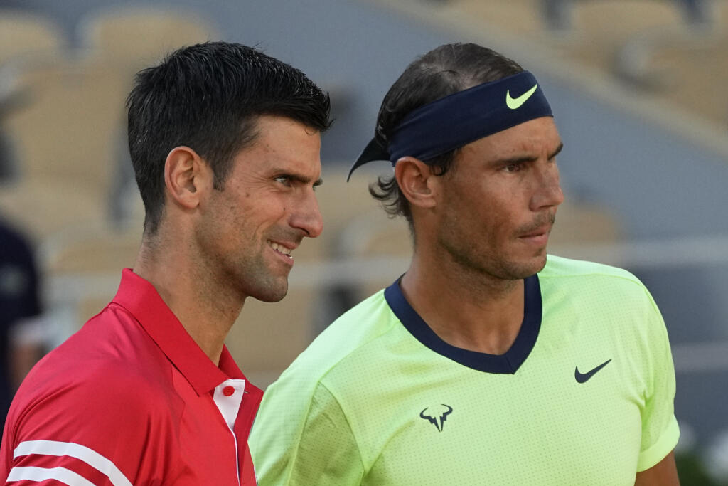 WA 14 Paríž - Srbský tenista Novak Djokovič (vľavo) a šapniel Rafael Nadal pózujú pred zarčiatkom semifinále mužskej dvojhry na grandslamovom turnaji Roland Garros v Paríži 11. júna 2021. FOTO TASR/AP
Serbia's Novak Djokovic and Spain's Rafael Nadal pose before their semifinal match of the French Open tennis tournament at the Roland Garros stadium Friday, June 11, 2021 in Paris. (AP Photo/Michel Euler)