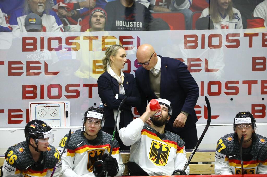 Jessica Campbellová viedla s trénermi na striedačke rozhovory a nebola len do počtu.