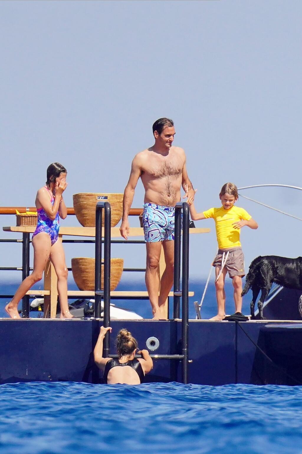 Tatko Federer bol na roztrhanie a dcéry so synmi mu nedali vydýchnuť.
