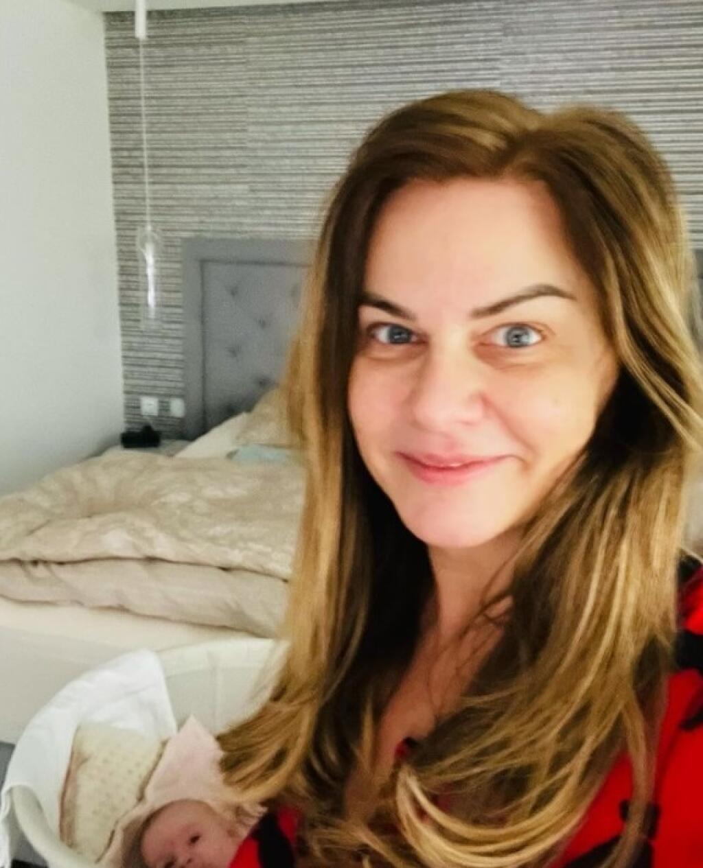 Monika Beňová býva v zrekonštruovanom dome vo Vrakuni. Zo spálne sa dá dostať do kúpeľne, čo je praktické.