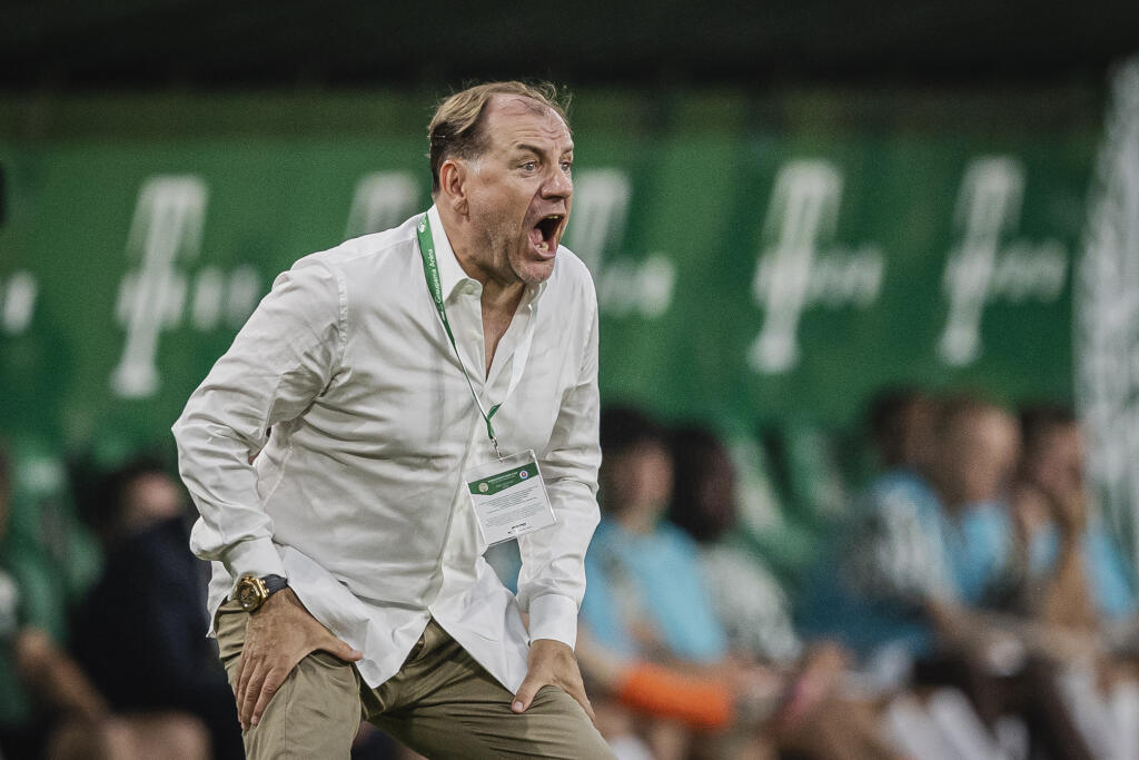 „Niekoľkokrát som sa vyjadril k mladému Ivanovi, že nikto možno neľúbi tento klub viac ako on. Myslím si, že si treba veci rozumne rozanalyzovať. Treba si sadnúť za jeden stôl, dať si obed alebo večeru a všetko sa dá vždy vyriešiť. Vždy sa deje niečo pre niečo a uvidíme, čo bude ďalej,“ nechal sa počuť lodivod „belasých“.