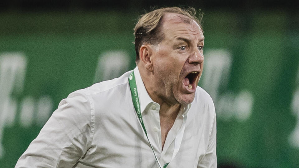 Tréner Slovana Weiss sa na predzápasovej tlačovke vrátil k hanebnej ligovej prehre s AS Trenčín 4:0.