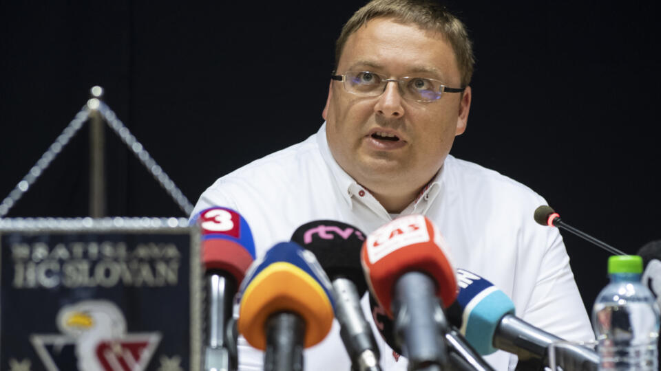 Na snímke výkonný viceprezident a člen predstavenstva klubu HC Slovan Bratislava Juraj Široký ml. počas tlačovej konferencie 1. júla 2019 v Bratislave. FOTO TASR - Pavel Neubauer
