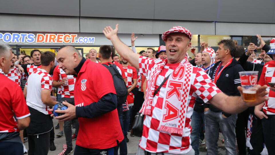 Trnava sa pred zápasom odela do chrovátskych farieb.