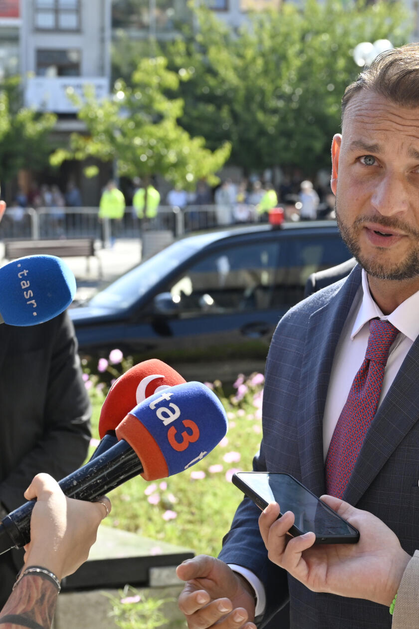Koalícia sa pri konsolidácii zasekla na výdavkoch na obranu, informoval minister vnútra