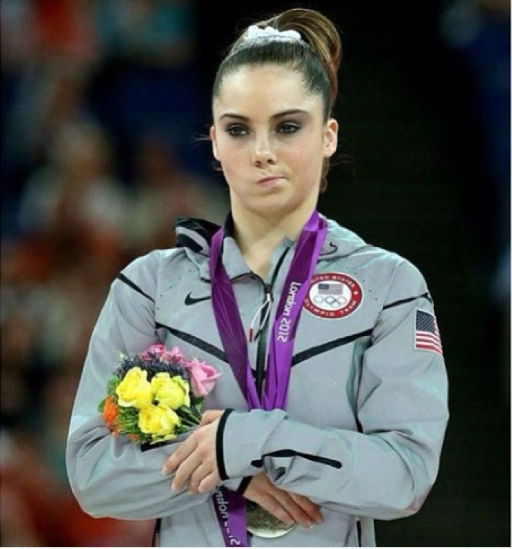 McKayla Maroney Pri tejto Američanke šlo o poriadny škandál. Moderná gymnastka mala v čase, keď unikli jej nahé fotky na internet, ešte len 17 rokov. Dostali sa priamo na jej účet na Twitteri, takže sa objavili špekulácie, či si ich tam členka zlatého olympijského tímu z Londýna 2012 nezavesila omylom sama.
