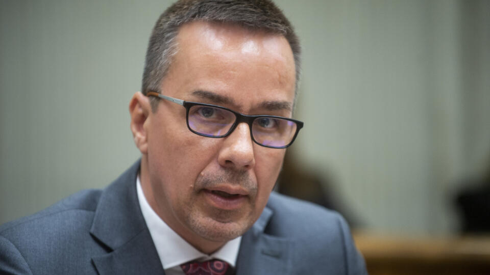 Na snímke nezaradený poslanec Národnej rady (NR) SR Erik Tomáš počas rokovania 65. schôdze parlamentu v utorok 24. mája 2022 v Bratislave. FOTO TASR - Jakub Kotian