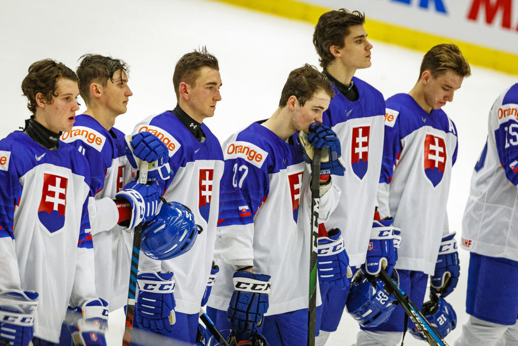 Na snímke hráči Slovenska po skončení zápasu štvrťfinále IIHF Majstrovstiev sveta v ľadovom hokeji hráčov do 20 rokov medzi Kanadou a Slovenskom.
