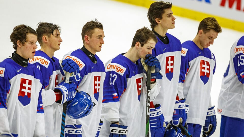 Na snímke hráči Slovenska po skončení zápasu štvrťfinále IIHF Majstrovstiev sveta v ľadovom hokeji hráčov do 20 rokov medzi Kanadou a Slovenskom.