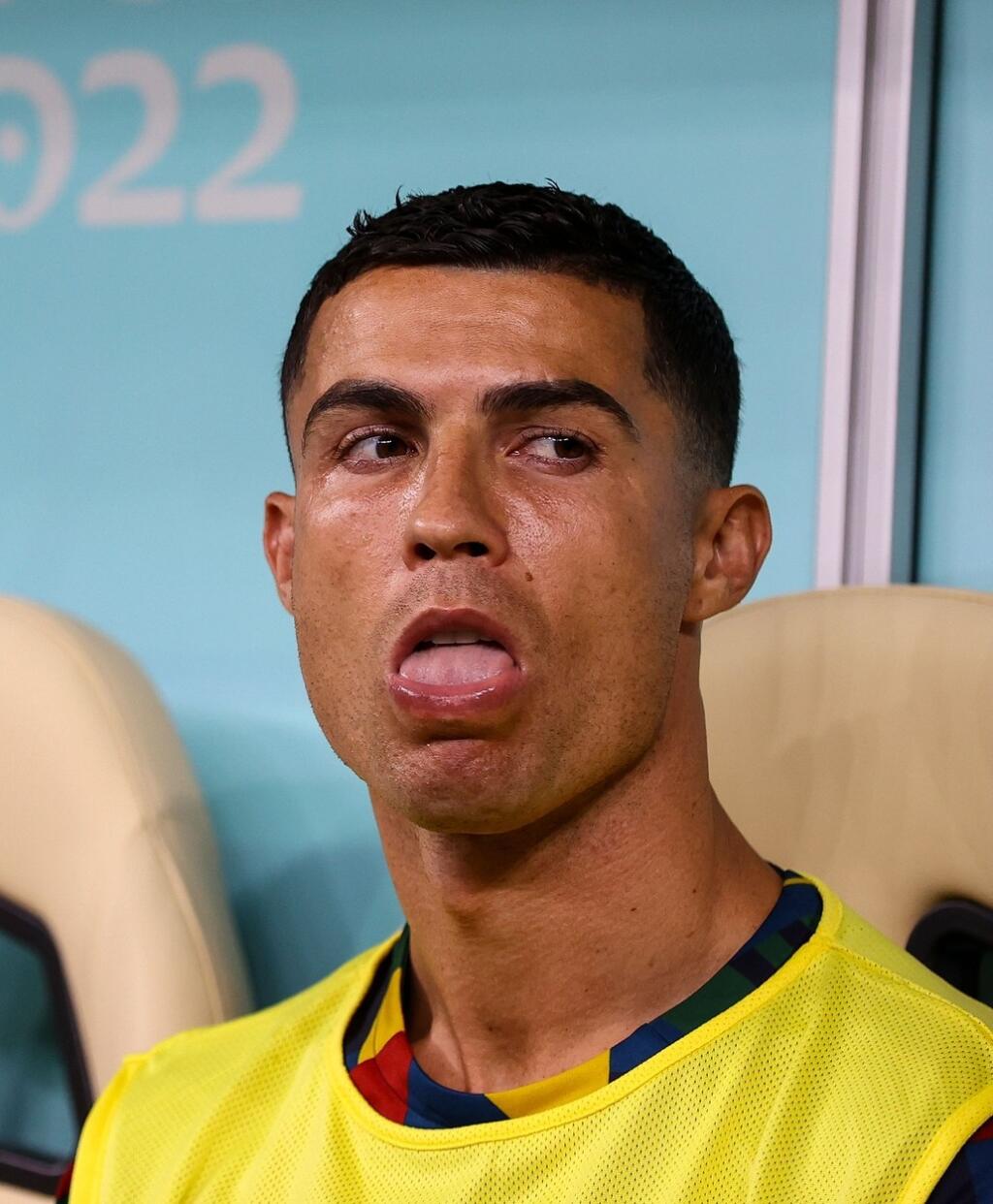 To ale potom prebila arogancia, ktorou sa Ronaldo vyznamenal. Pozrite na tie povýšenecké výrazy.