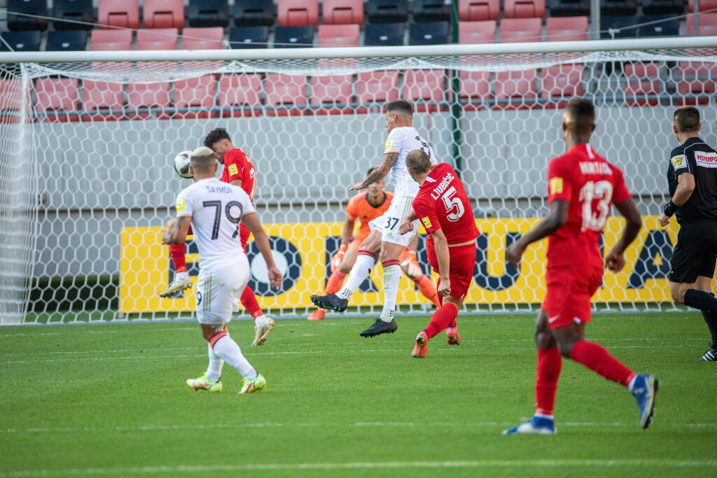 Ikona novodobého slovenského futbalu strávila posledných 17 rokov v zahraničných ligách, pričom nezmazateľnú stopu zanechal v FC Liverpool.