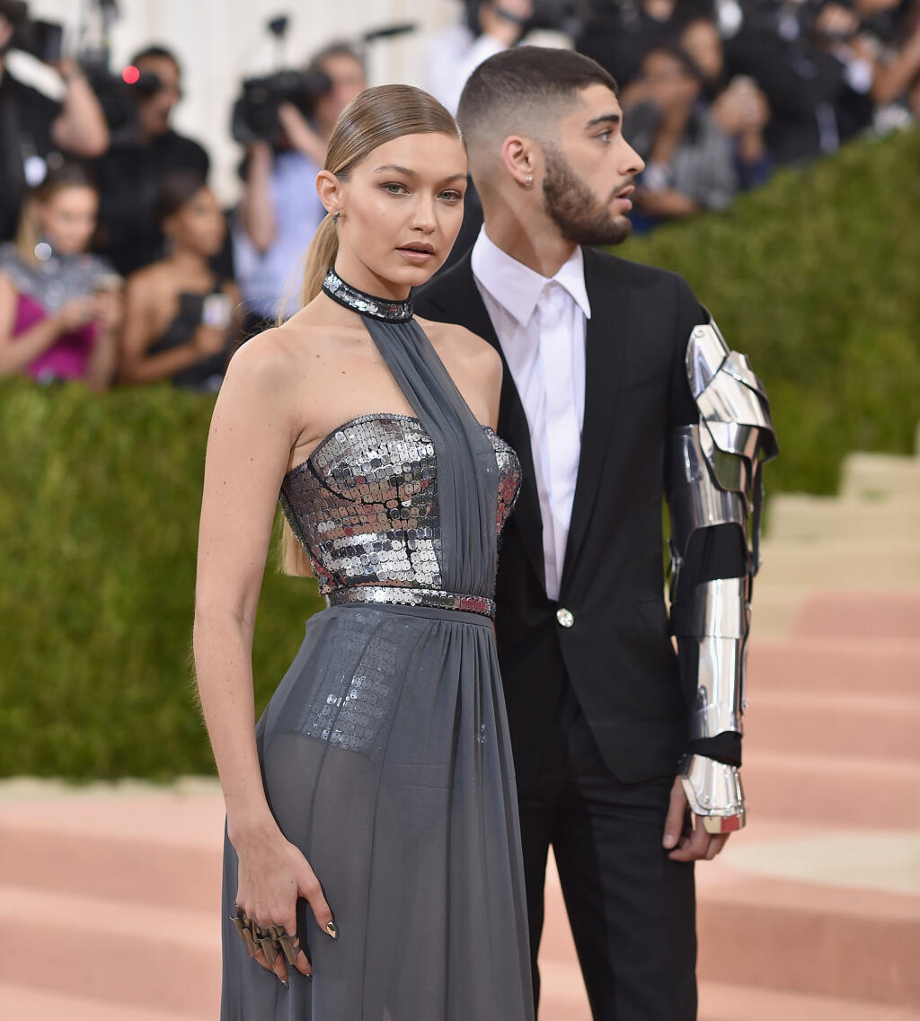Gigi Hadid and Zayn Malik na červenom koberci počas akcie v New York City.
