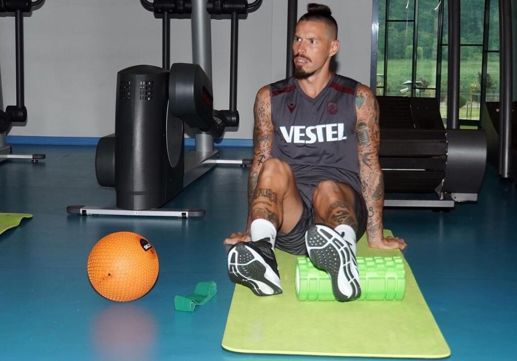 Hamšík zaberá na tréningoch Trabzonsporu.