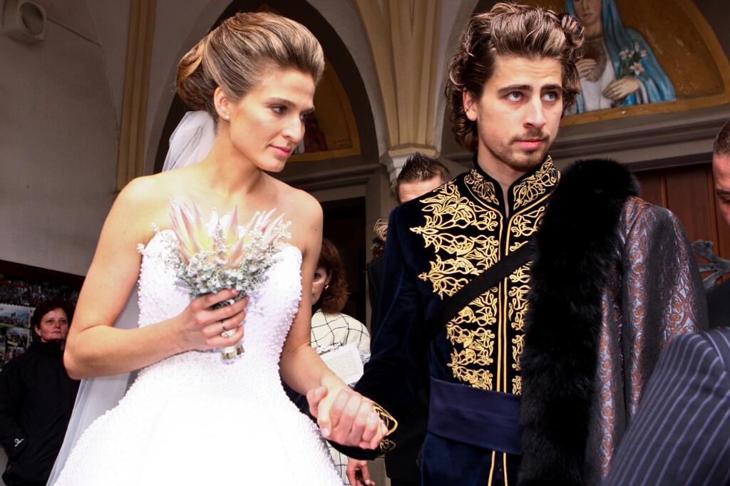 Peter Sagan a Katka Saganová – Svetoznámy cyklista bol dlho sám, až zrazu prišiel záver roku 2013 a rodáčka z Dolného Kubína ulovila vychádzajúcu hviezdu. Pár mal svadbu o dva roky neskôr. Syn Marlon sa im narodil v roku 2017 a vlani v lete oznámili, že sa rozchádzajú.