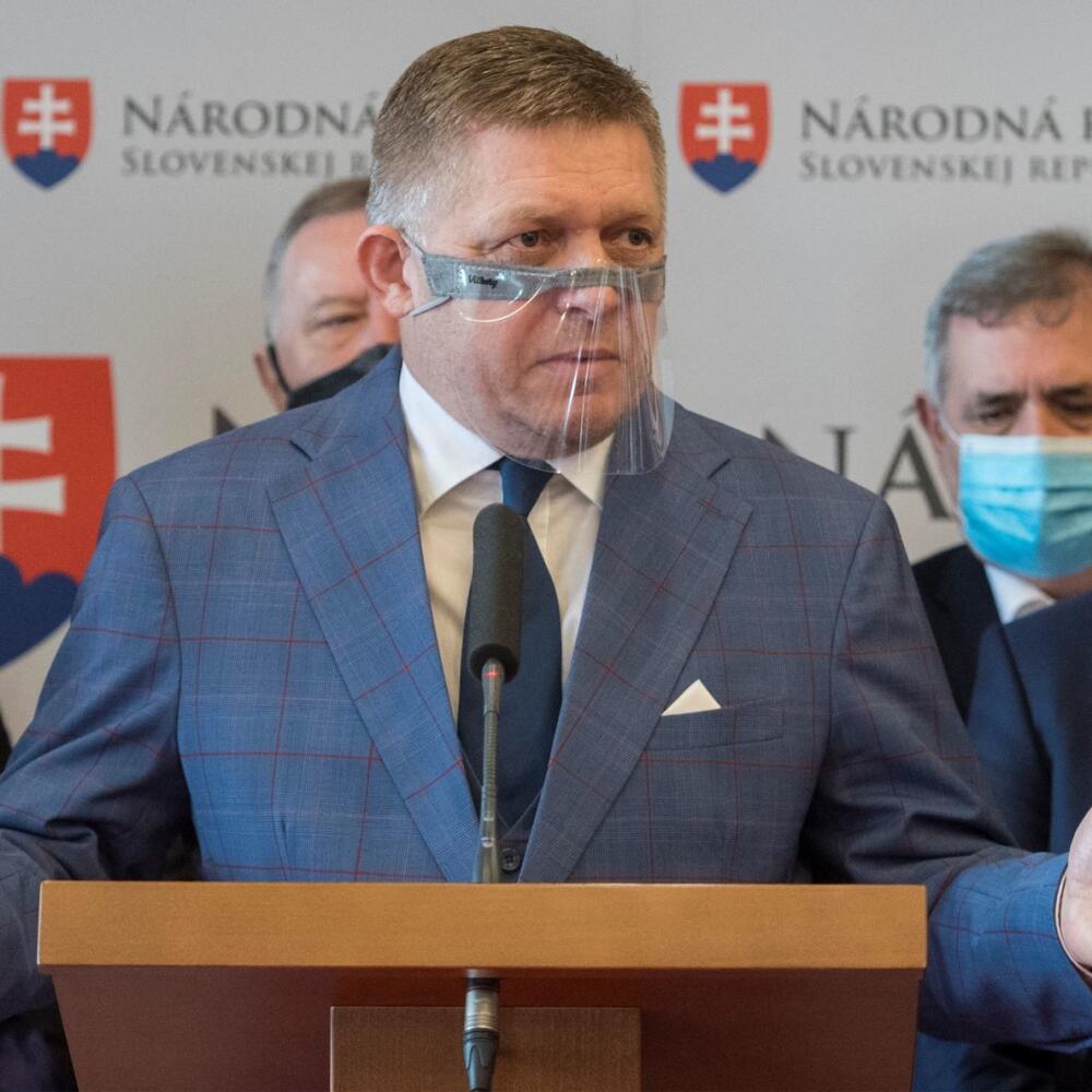 Robert Fico brífing po poslaneckom grémiu