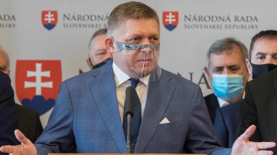 Robert Fico brífing po poslaneckom grémiu