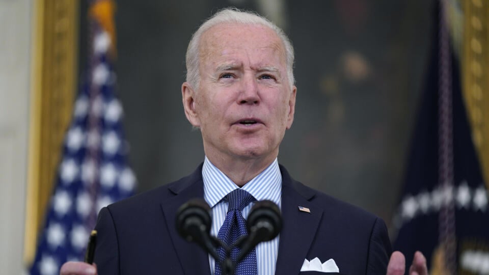 EBE 35 Washington - Na snímke americký prezident Joe Biden informuje o vakcinačnom programe proti ochoreniu COVID-19 v Bielom dome vo Washingtone 4. mája 2021. FOTO TASR/AP
President Joe Biden speaks about the COVID-19 vaccination program, in the State Dining Room of the White House, Tuesday, May 4, 2021, in Washington. (AP Photo/Evan Vucci)