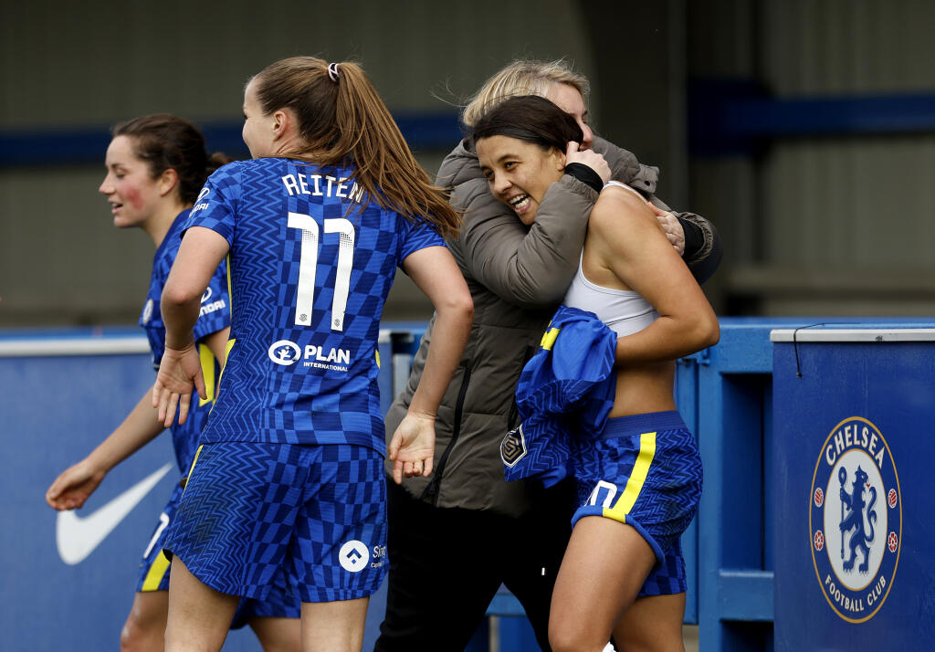 Aj opora Chelsea Sam Kerrová po góle vyzliekla dres a odhalila, čo skrýva pod ním.