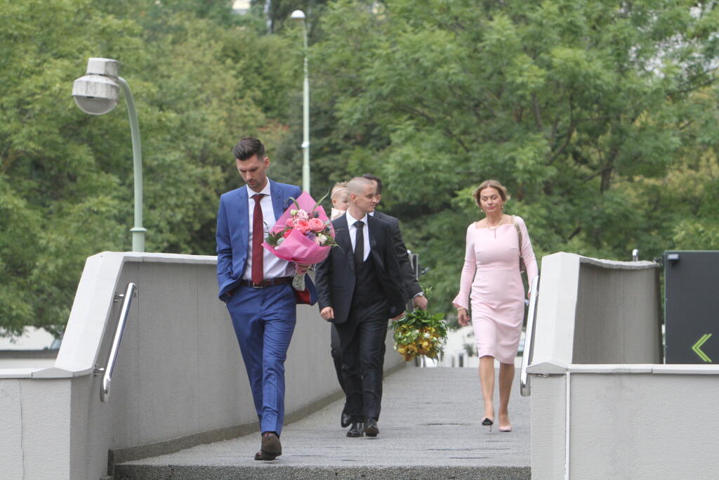 Monika Beňová rok po pôrode ohúrila na synovej svadbe skvelou postavou.
