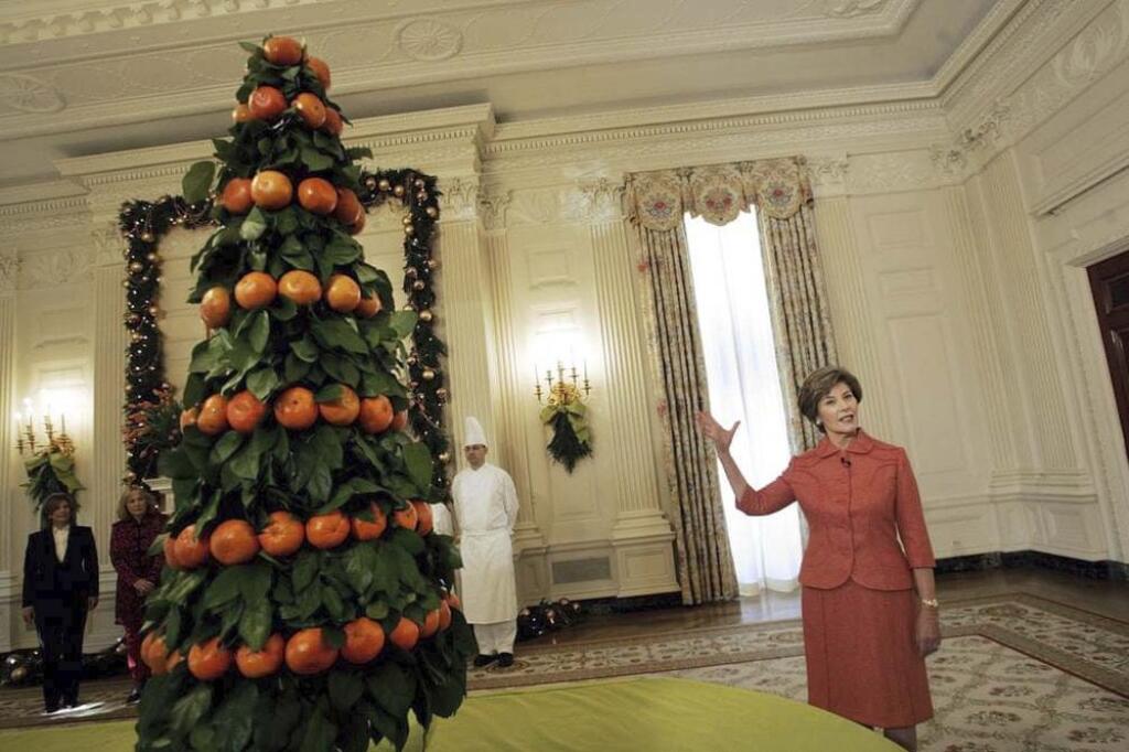 Laura Bush a jej netradičné zdobenie stromčeka - pomarančmi a mandarínkami.