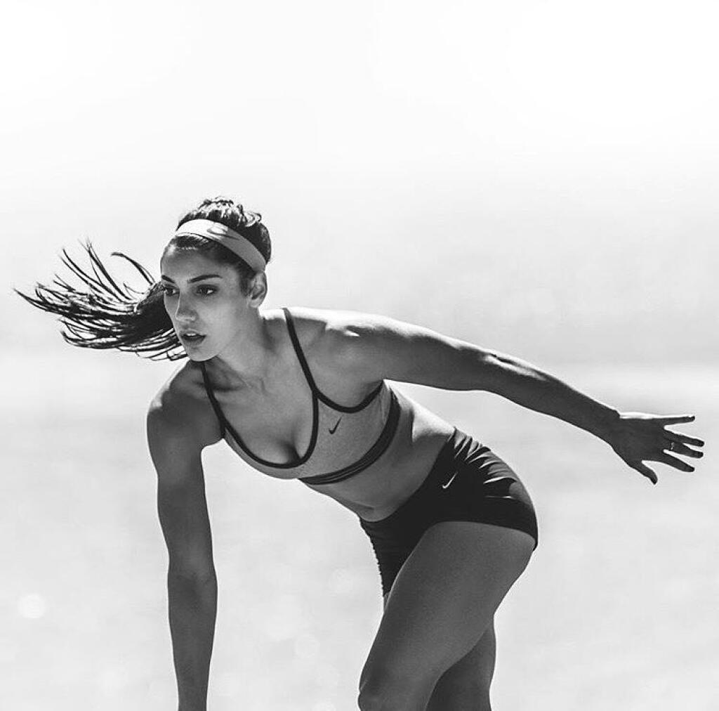 Allison Stokke po aktívnej kariére začala pracovať ako modelka. Športom sa stále udržiavala vo forme.