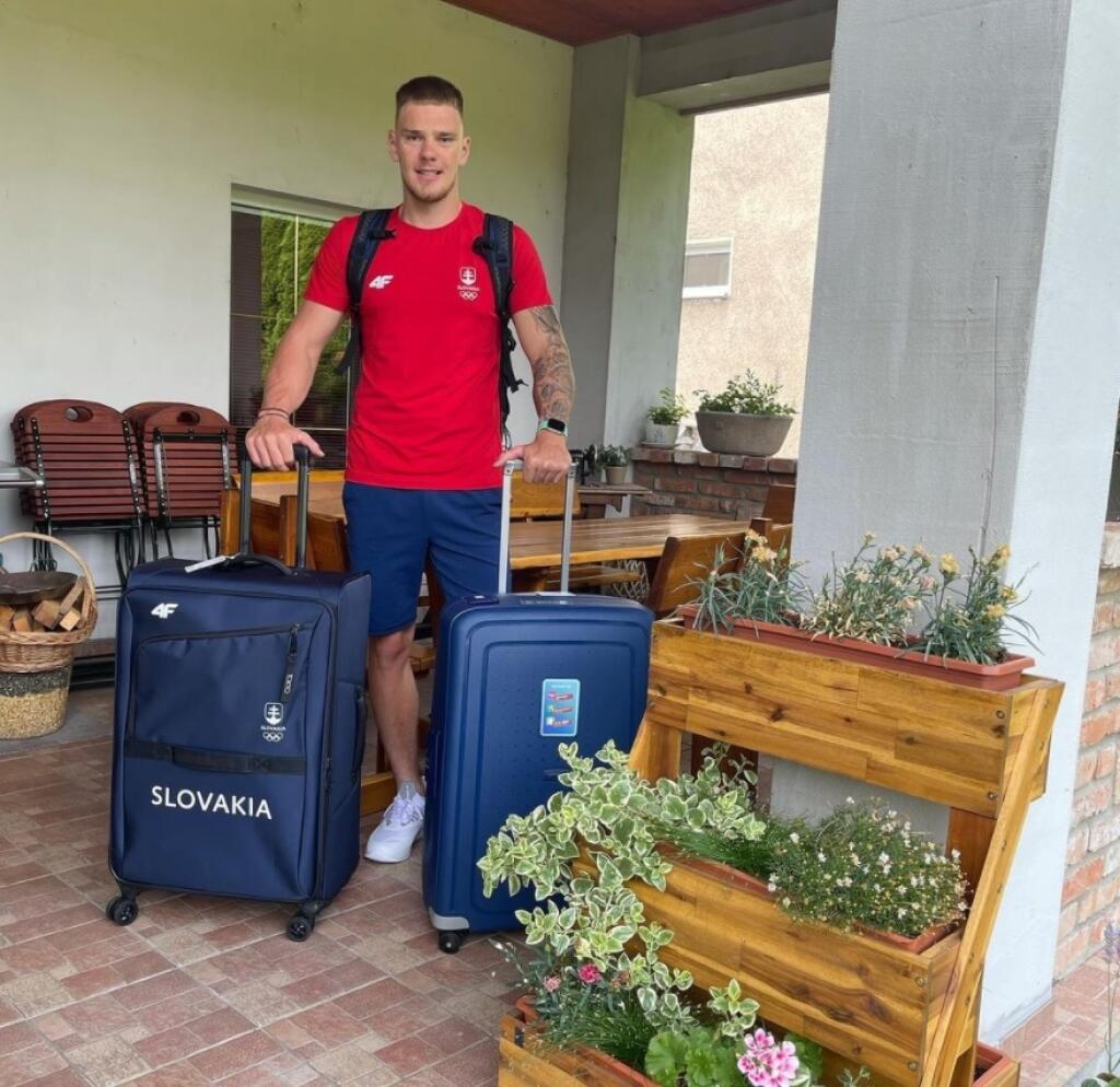 Rýchlostný kanoista Adam Botek stále býva s rodičmi. Olympijskú prémiu by chcel využiť na vlastné bývanie.