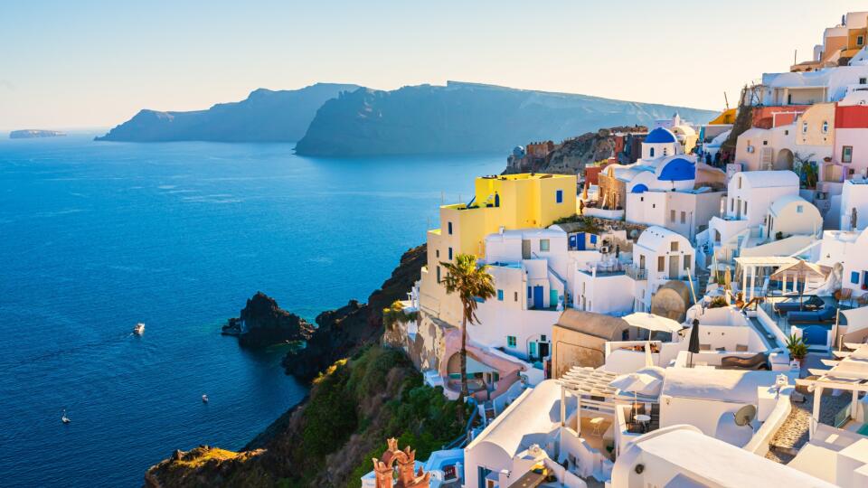 Romantické Santorini z unikátnymi bielo-modrými domčekmi je proste TOP!