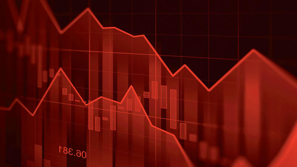 Pád akcií stiahol nadol dôchodkové fondy. Úspory sa výrazne znížili