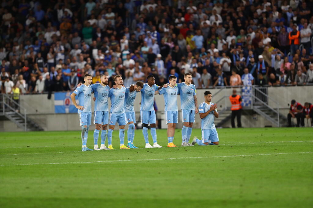 Futbalisti ŠK Slovan Bratislava prehrali s gréckym Olympiakosom Pireus v jedenástkovom rozostrele po remíze 2:2 v odvetnom zápase 3. predkola Európskej ligy.