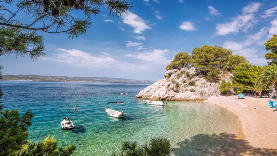 Amazing,Punta,Rata,Beach,With,Boats,Against,Azure,Sea,In