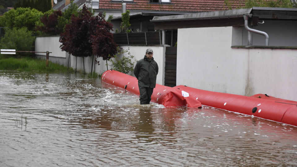 Na snímke vysoká voda v obci Malá Ida v stredu 17. mája 2023 v okrese Košice - okolie po silnom daždi. FOTO TASR - František Iván
