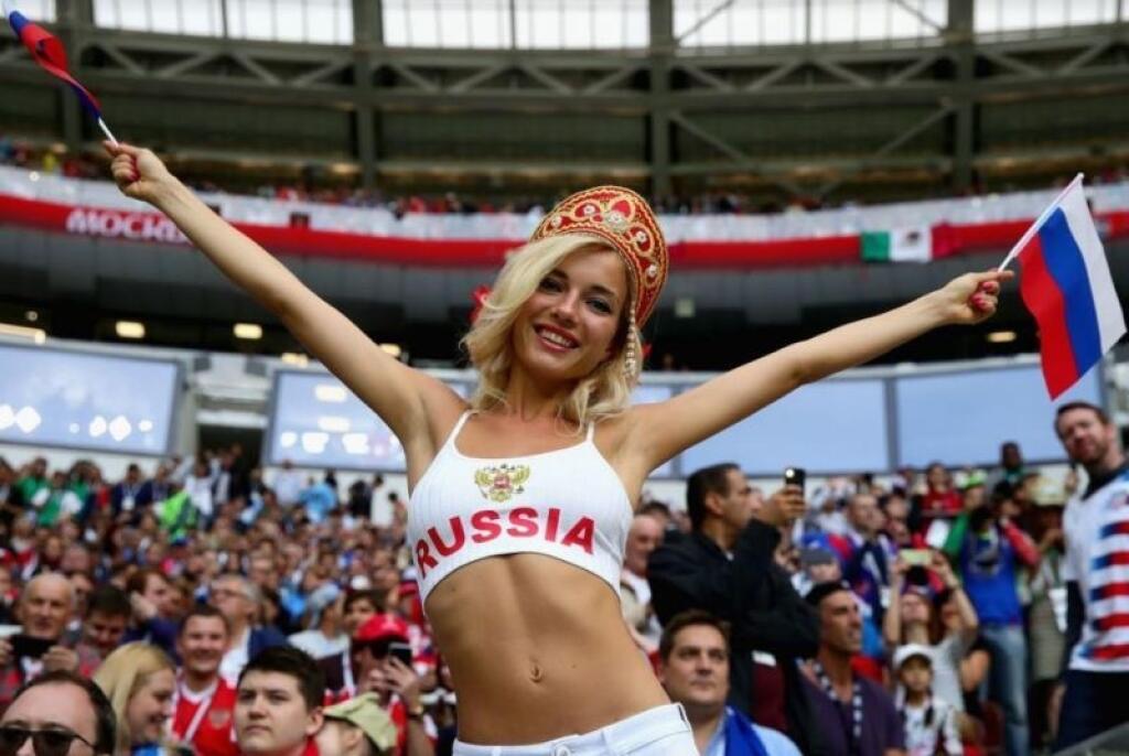 FOTO Najsexi fanúšičky na MS vo futbale: Po góloch ukazujú svoje krivky