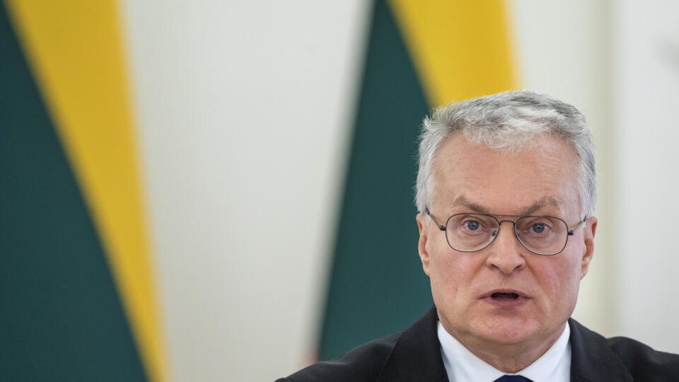 Na snímke litovský prezident Gitanas Nauseda reční počas spoločnej tlačovej konferencie s fínskym prezidentom Saulim Niinistöm vrámci stretnutia vo Vilniuse 4. novembra 2022. FOTO TASR/AP