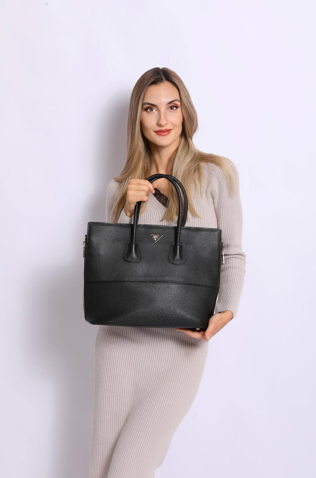 EVA CHARITY BAZAAR: Kabelka Prada