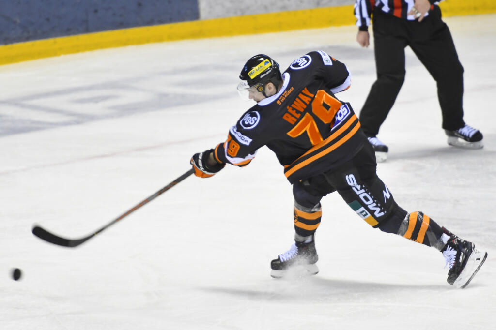 Hokejový klub HC Košice sa dohodol na predĺžení spolupráce s útočníkom Martinom Réwayom.